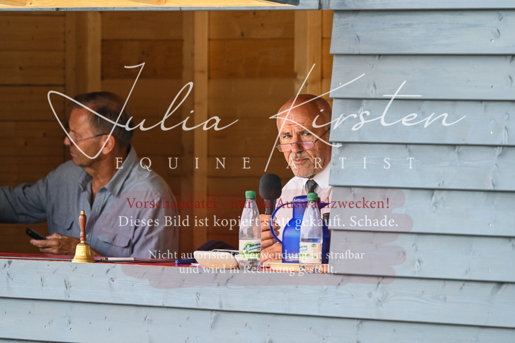 DSC_2639 | Pferde- und Turnierfotografie in Westsachsen. Pferdeportraits, Auftragszeichnungen und intuitive Kunst.