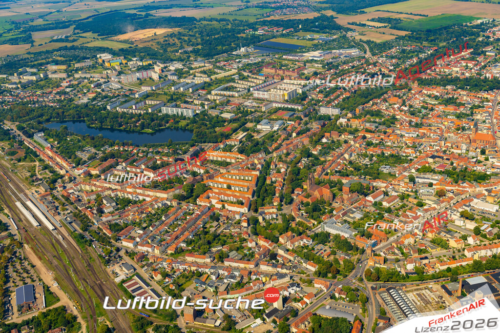 Bild der Stadt Stendal - Die Luftaufnahme wurde 2025 vom UL-Flugzeug heraus erstellt ( keine Drohne ) - Hochauflösende Luftaufnahme - für professionelle Ausdrucke geeignet. Die Geschenkidee !Hier alle&nbsp;Infos zur Lizenzierung der LuftaufnahmeWir fliegen auch dieses Jahr wieder in Ihre Region um Luftbilder zu erstellen.- Luftbild anfragen