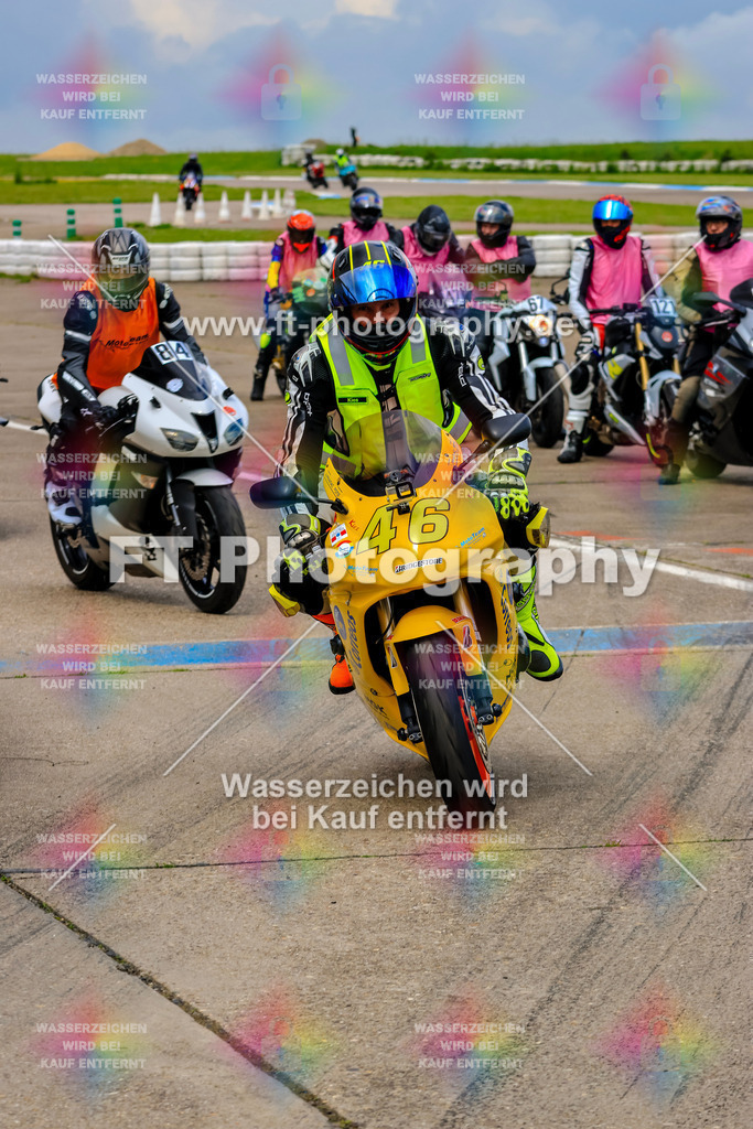 MotoTeam-9653 | Hier findet Ihr Bilder von Touristenfahrten auf der Nürburgring Nordschleife oder von anderen Veranstaltungen die ich besucht habe. Viel Spass beim Durch Schauen 