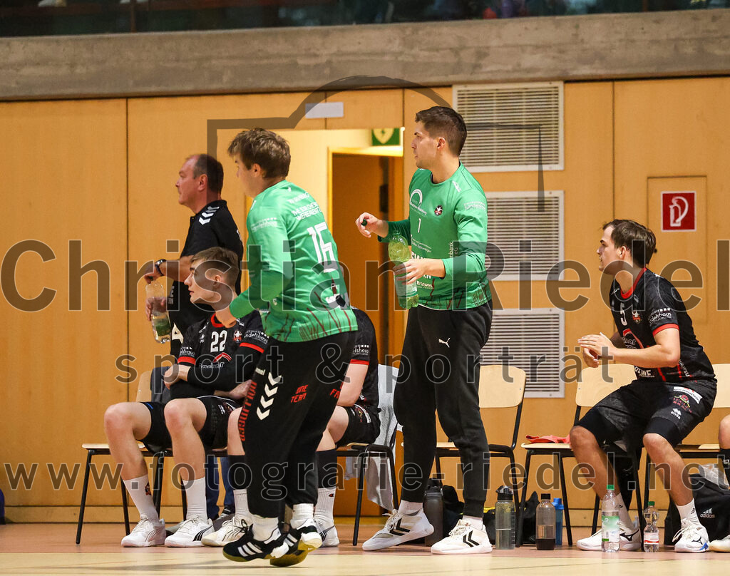2024-09-21_058_SpVgg_Altenerding_gegen_TSV_1861_Mainburg | Erding, Deutschland, 21.09.2024:Handball, Bezirksoberliga Männer 2024 / 2025, 1. Spieltag, SpVgg Altenerding gegen TSV 1861 Mainburg, Endergebnis: 36:20Torwart Michael Piele (TSV 1861 Mainburg, #16), Torwart Hannes Möser (TSV 1861 Mainburg, #1)Foto: Christian Riedel / fotografie-riedel.net
