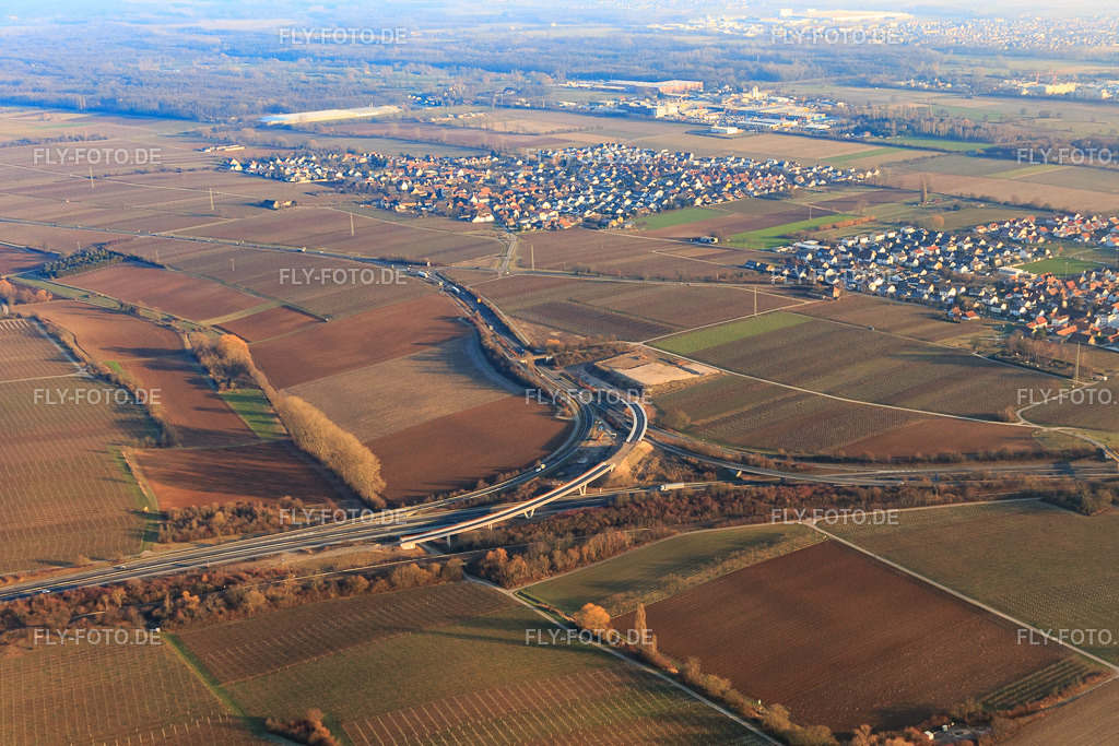 Neubau Anschlusstelle Landau Nord für die B272 an der Autobahn A65 | Luftbild: Neubau Anschlusstelle Landau Nord für die B272 an der Autobahn A65 im Ortsteil Dammheim in Landau im Bundesland Rheinland-Pfalz in Deutschland. Foto: IMG_112543.jpg vom 21.01.2019 durch Werner Riehm/FLY-FOTO.de - Realisiert mit Pictrs.com
