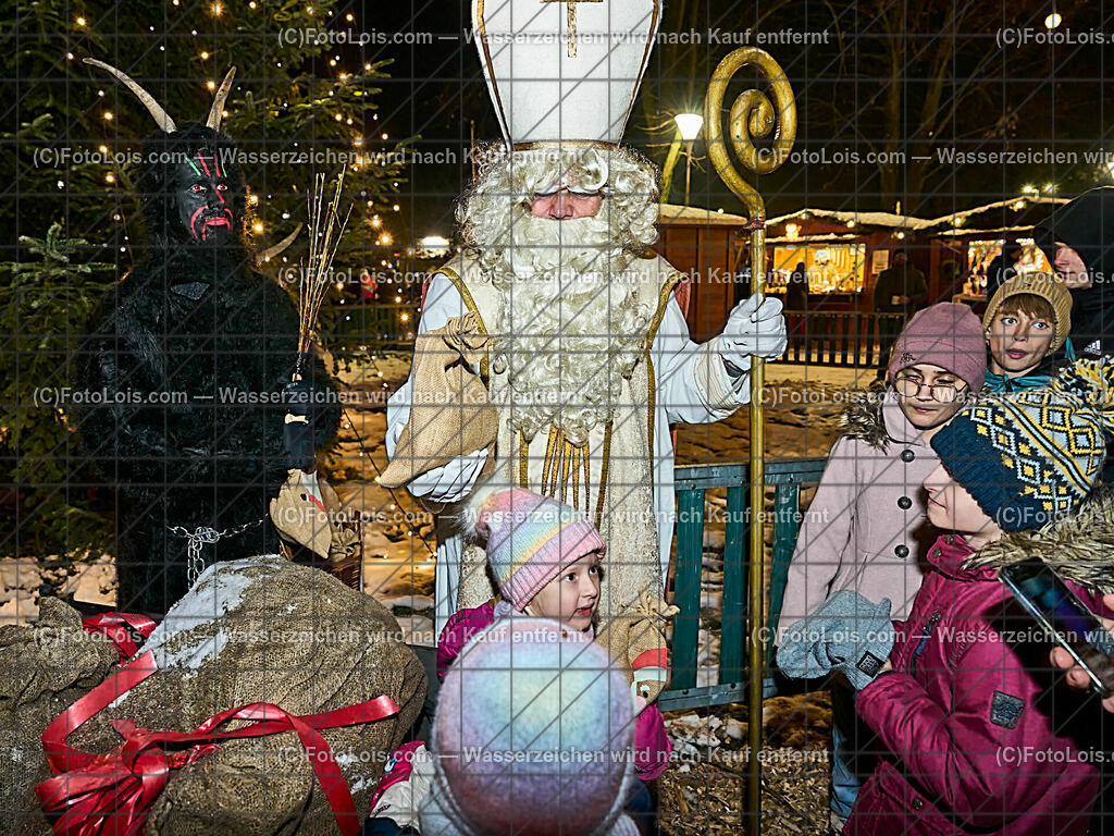 ALP4826_Wieselburger Advent_NikolausAbend | (C)FotoLois.com, Alois Spandl, WIESELBURGER ADVENT, der Nikolaus kommt zu den Kindern und bringt Geschenke, Fr 8. Dez. 2023.