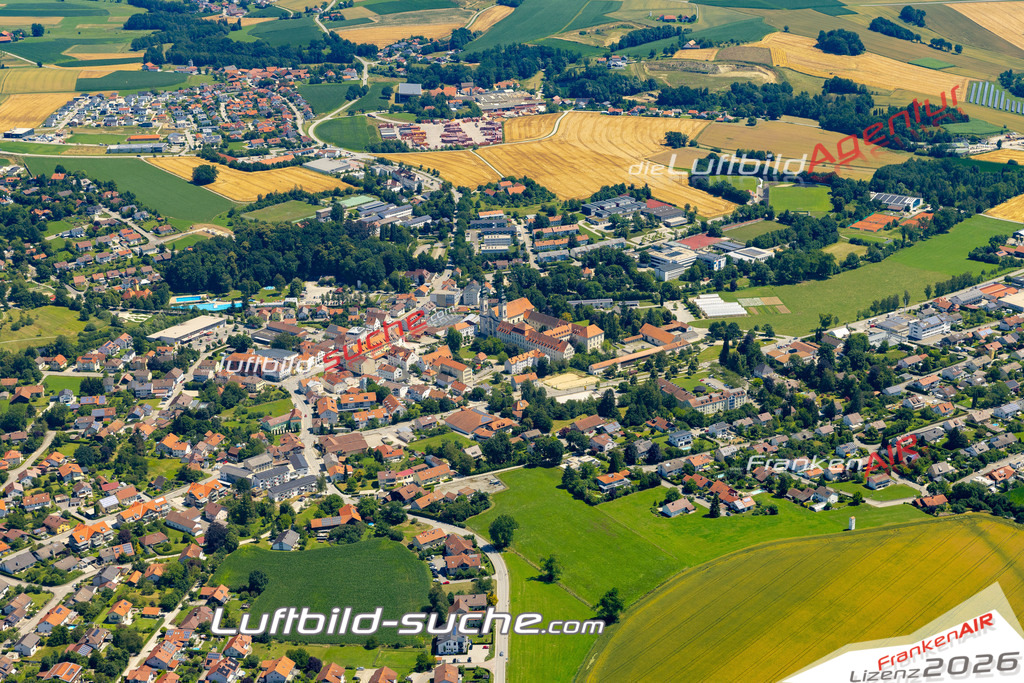 Aktuelles Luftbild von  Fürstenzell - Die Luftaufnahme wurde 2022 mittels UL-Flugzeug erstellt ( keine Drohne ) - hochauflösende Kamera-Systeme von  Canon -Beste Qualität - Für grossformatige Ausdrucke geeignet. Die Geschenkidee !