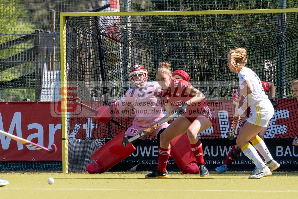 SFE_20250412_0052 | Köln, Deutschland, 12.04.2025:  Hockey 1. Bundesliga Damen Rot-Weiss Köln - Harvestehuder THC im KTHC Stadion Rot-Weiss Köln Tennis and Hockey Club am 12.04.2025 in Köln, Deutschland. (Foto von Stephan Fehrmann)Köln, Germany, 12.04.2025: Hockey 1. Bundesliga Damen Rot-Weiss Köln - Harvestehuder THC in KTHC Stadion Rot-Weiss Köln Tennis and Hockey Club at 12.04.2025 in Köln, Deutschland. (Foto from Stephan Fehrmann)