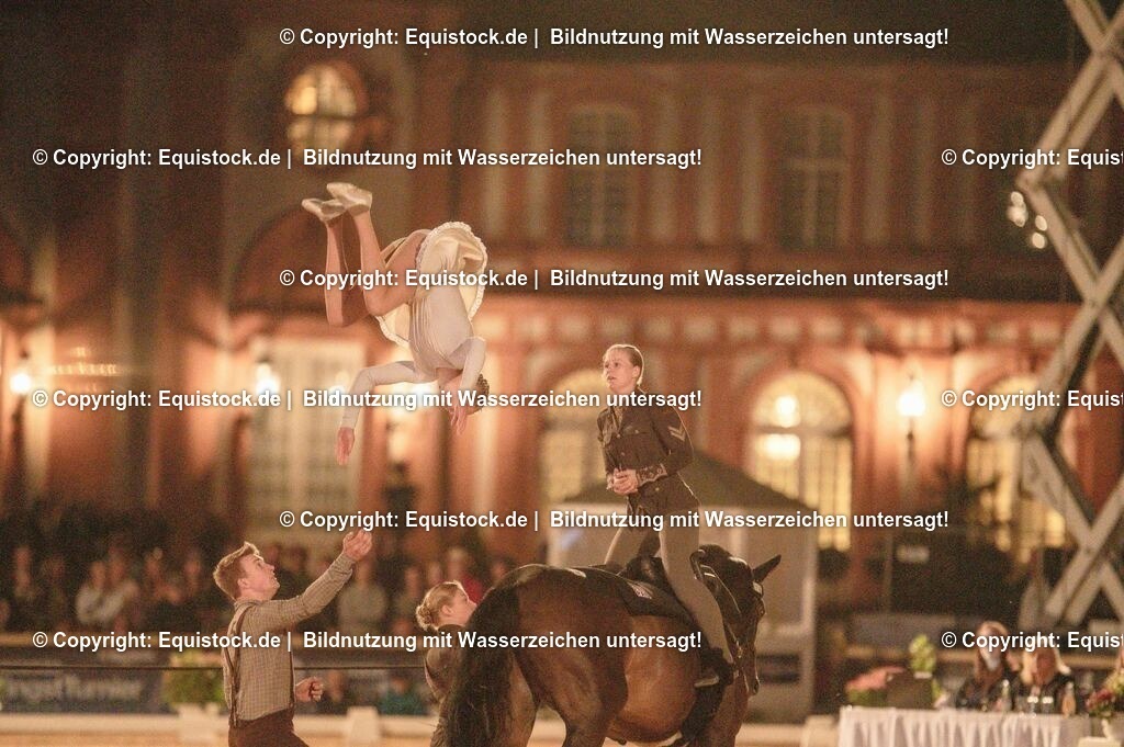 20230527_Voltigieren_NASPA_Flutlicht_1198 | equistock