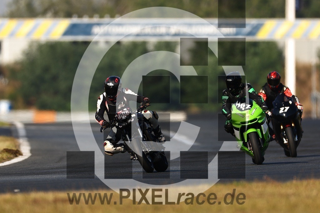 0966-20240904_00255 | Schöne Erinnerungen an spannende Momente - das festzuhalten ist unser Job. PIXELrace.de ist seit 2003 auf den Rennstrecken Europas unterwegs um die Action draußen beim Fahren und die wunderbare Stimmung imm Fahrerlager für euch einzufangen.