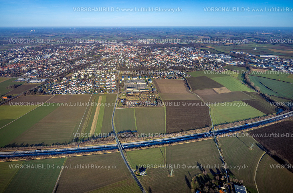Soest260103625 | Luftbild, Autobahn A44 und Blick auf Stadt Soest, Wiesen und Felder mit Fernsicht, Soest, Südwestfalen, Nordrhein-Westfalen, Deutschland