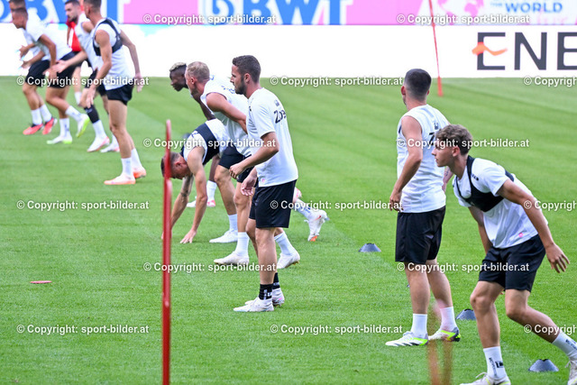 AUT, Lask Linz Abschlusstraining Europaleague Qualifikation vs HSK Zrinjski Mostar | 23.08.2023, Raiffeisen Arena Linz, AUT, Lask Linz Abschlusstraining Europaleague Qualifikation vs HSK Zrinjski Mostar, im Bild Team Lask Linz 


// Last Training before Europaleague Qualifying, LASK Linz vs HSK Zrinjski Mostar in Linz, Austria on 2023/08/23

