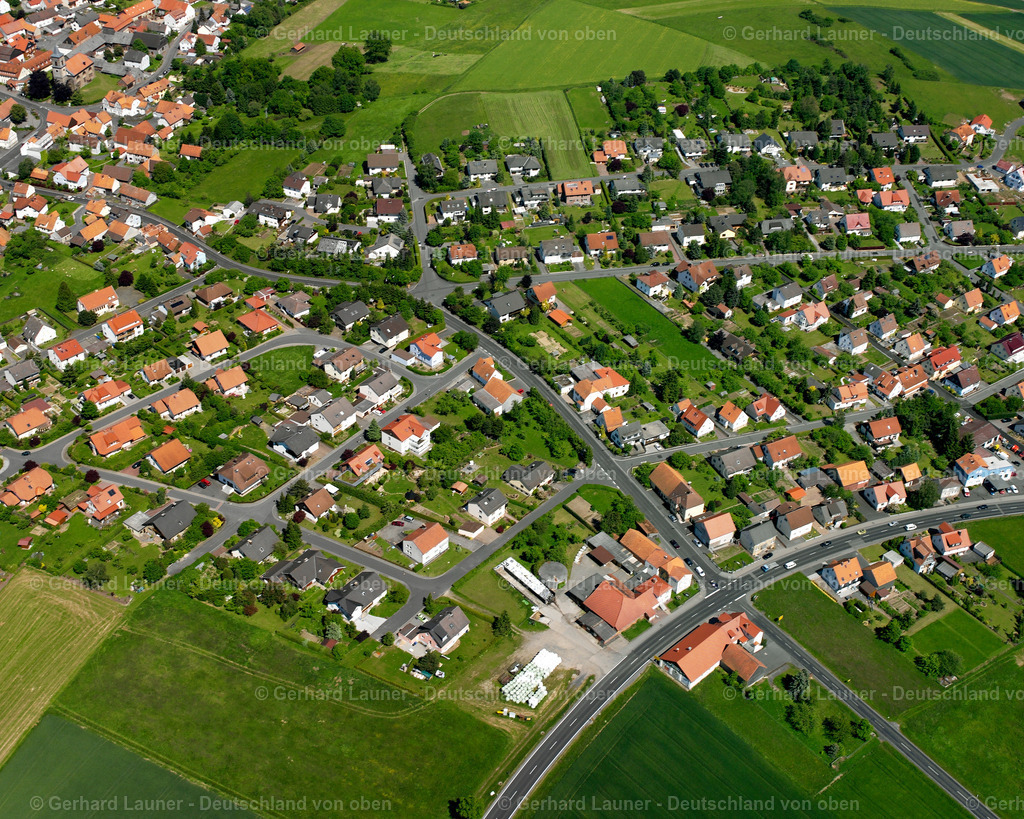2615823 | MAAR 09.06.2006 Wohngebiet einer Einfamilienhaus- Siedlung  in Maar im Bundesland Hessen, Deutschland // Single-family residential area of settlement  in Maar in the state Hesse, Germany Foto: Gerhard Launer
