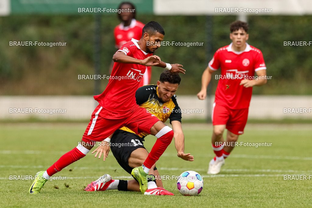 1_SVSKFC_20250726_0106.JPG -  - SV Schermbeck - KFC Uerdingen  - Testspiel | Schermbeck, Deutschland, 26.07.25: Jamal El Mansoury (SV Schermbeck) und Nedzhib Hadzha (KFC Uerdingen) im Kampf um den Ball während des Testspiel Spiels zwischen SV Schermbeck - KFC Uerdingen  in der Volksbank Arena am 26. July 2025 in Schermbeck, Deutschland. (Foto von Stefan Brauer/Brauer-Fotoagentur)