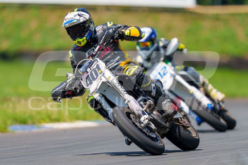 G-Cup + Supermoto Staatsmeisterschaft + Hungarian Supermoto Championship | GRIPcapture steht für authentische Sportfotografie in Österreich – für Momente, die mehr sind als Geschwindigkeit oder Ergebnis. Es geht um Emotion, Spannung, Fokus und den Augenblick, der oft nur einen Wimpernschlag dauert.Ob Motorsport, Teamsport oder 