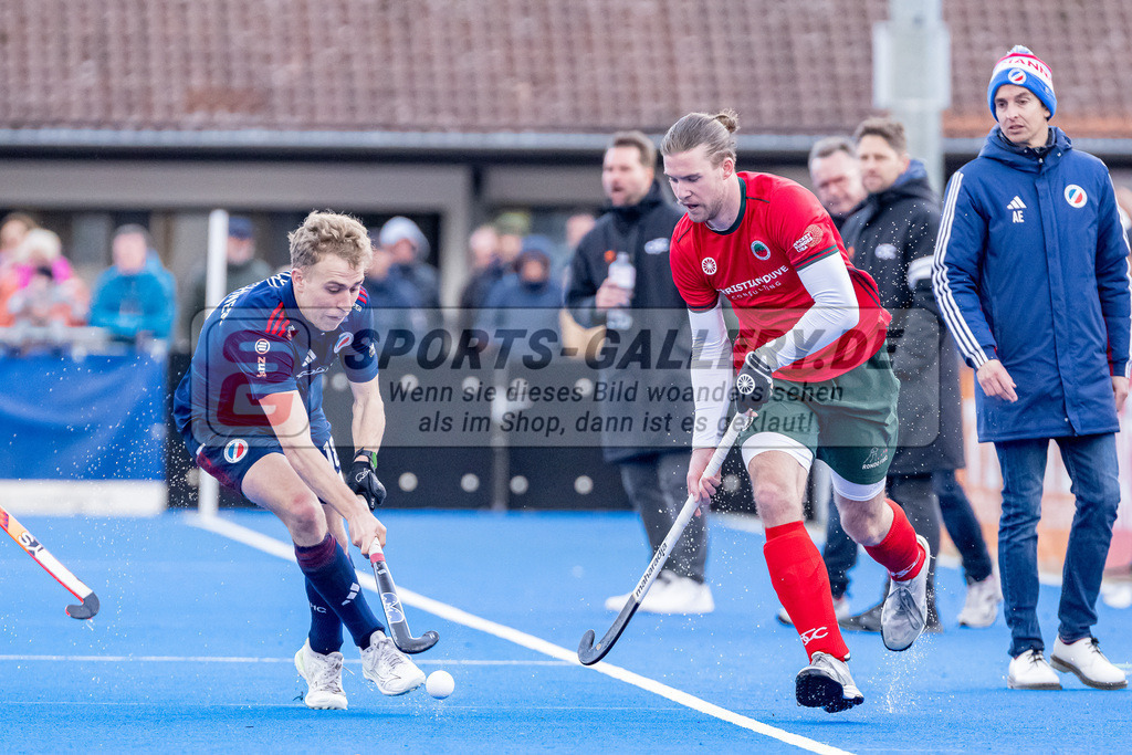 HK_20240323_109972 | 1. Bundesliga Hockey Herren Crefelder HTC - Mannheimer HC am 23.3.2024 Crefelder HTC  Hüttenallee, Krefeld , Mario Schachner ( Mannheimer HC #18 ) , Kossol Timo ( Crefelder HTC #3 )