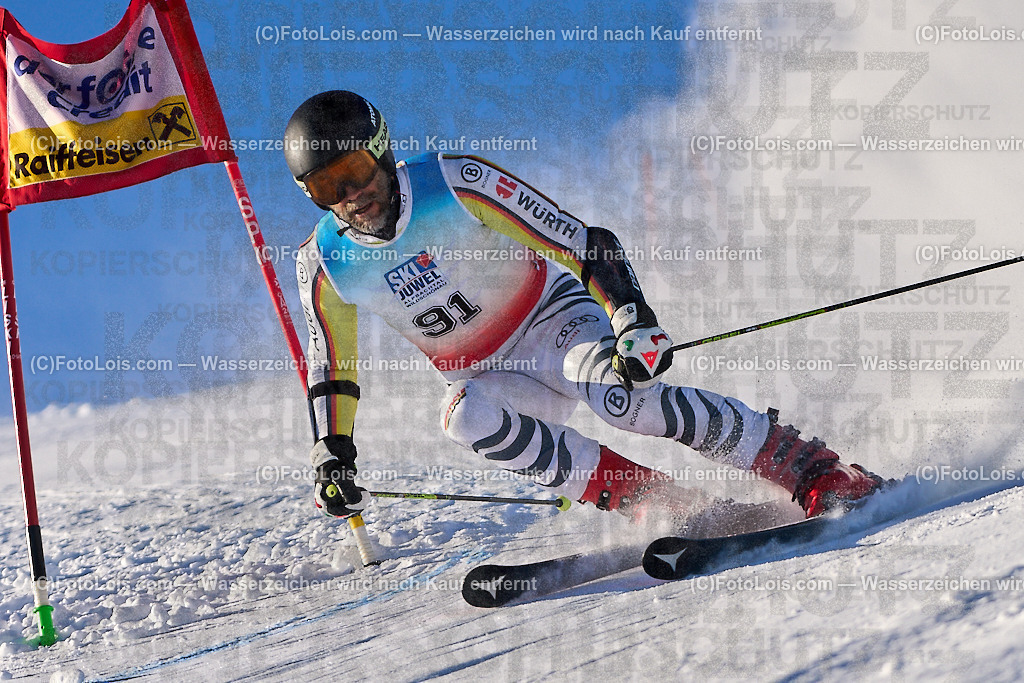 ALP4511_MASTERS-Cup_GS-A Herrn_Berto Flavio | (C)FotoLois.com, Alois Spandl. FIS Masters-Cup Wildschönau, Giant Slalom auf der Piste Schatzberg GS, Siegerehrung auf dem Dorfplatz Niederau, Sa 13. Januar 2024.