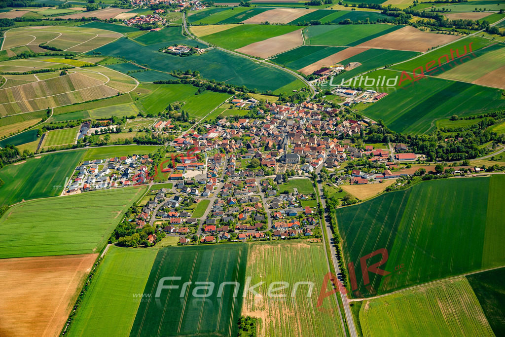 oberschwarzach-luftbild-1275-jahr-2025 | Luftaufnahme von  Oberschwarzach - Die Luftaufnahme wurde 2025 vom UL-Flugzeug heraus erstellt ( keine Drohne ) - Hochauflösende Luftaufnahme - für professionelle Ausdrucke geeignet. Die Geschenkidee !Mit Lizenz und Bildrechte bestellbar