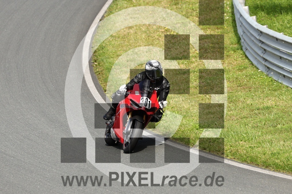0301-20260907_02878 | Schöne Erinnerungen an spannende Momente - das festzuhalten ist unser Job. PIXELrace.de ist seit 2003 auf den Rennstrecken Europas unterwegs um die Action draußen beim Fahren und die wunderbare Stimmung imm Fahrerlager für euch einzufangen.
