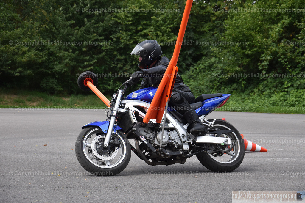 DSC_0696 | Sportfotografie , Motorsport, Motoross, Reitsport, Mointainbike, Enduro,
Landschaft , Outdoor, Eventfotografie, Landschaft, Bilder online bestellen - Realisiert mit Pictrs.com