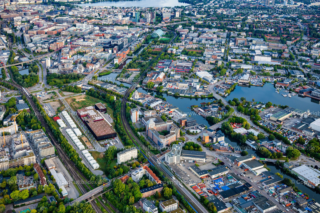 Hamburg_Rothenburgsort_ELS_5833200925 | HAMBURG 20.09.2025 Entwicklungsgebiet "Neuer Huckepackbahnhof der Industriebrache an der Billstraße im Stadtteil Rothenburgsort in Hamburg. // Development area "New piggyback station on the industrial wasteland at Billstrasse in the Rothenburgsort district of Hamburg. Foto: Martin Elsen