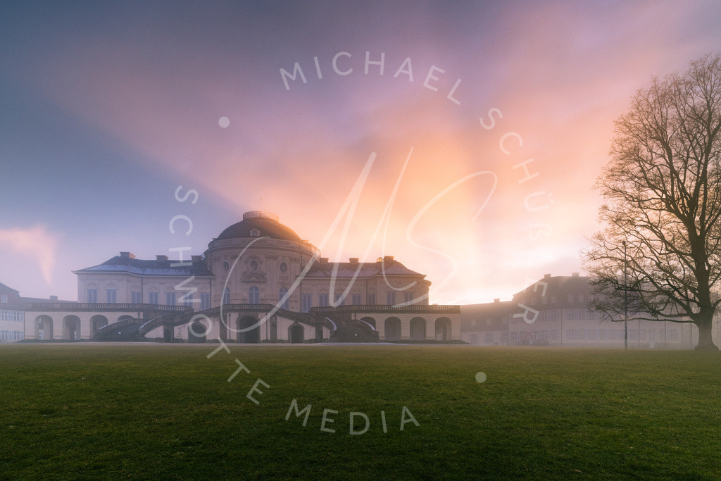 2025-01-20 Schloss Solitude Nebel Sonnenuntergang 010 | Schwotte Media - Realisiert mit Pictrs.com