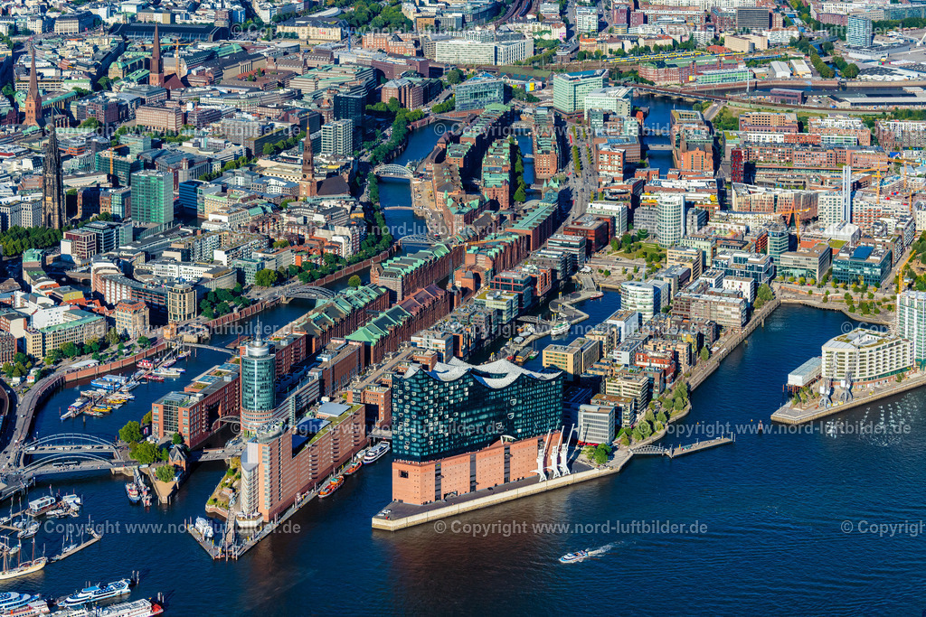 Hamburg_Speicherstadt_ELS_4875040923 | HAMBURG 07.09.2023 Gebäude, Straßen und Kanäle der Hafencity und Speicherstadt in Hamburg, Deutschland. // Buildings, streets and canals of the Hafencity and Speicherstadt in Hamburg, Germany. Foto: Martin Elsen