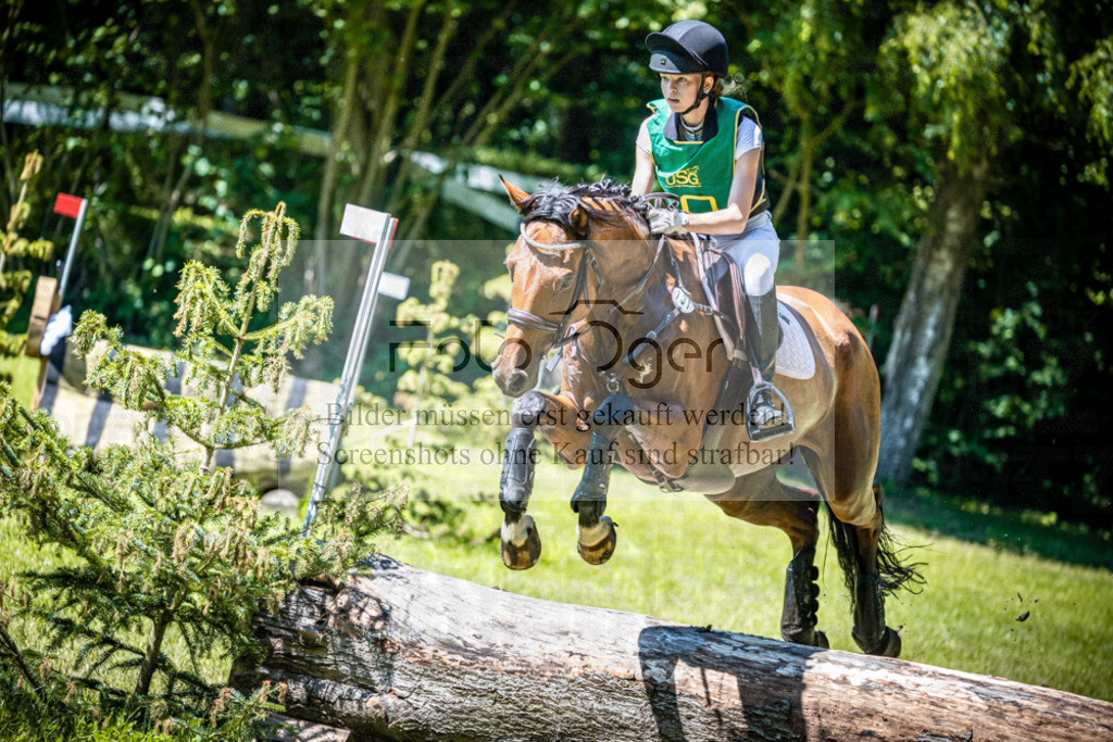 Vielseitigkeitsturnier Melle Oldendorf | Entdecke hochwertige Reitturnierfotos von Foto Oger. Professionell, emotional und authentisch – jetzt Lieblingsmomente im Shop bestellen.Deutschlandweite Turnierfotografie. - Realisiert mit Pictrs.com