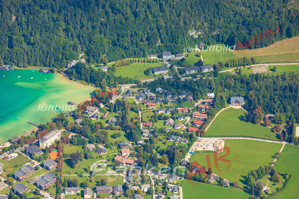 Luftaufnahme von Strobl - Die Luftaufnahme wurde 2025 vom UL-Flugzeug heraus erstellt ( keine Drohne ) - Hochauflösende Luftaufnahme - für professionelle Ausdrucke geeignet. Die Geschenkidee !Mit Lizenz und Bildrechte bestellbar