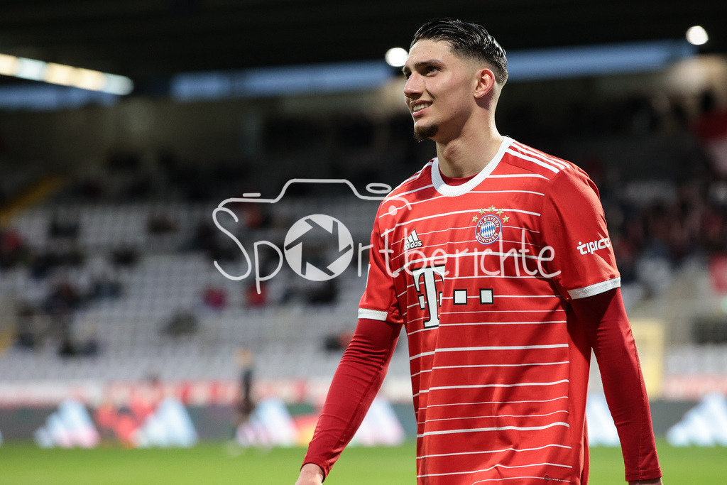 FC Bayern Amateure - SpVgg Hankofen-Hailing | Yusuf Karhan KABADAYI (FCB #7) in Aktion / Freisteller / Einzelfoto