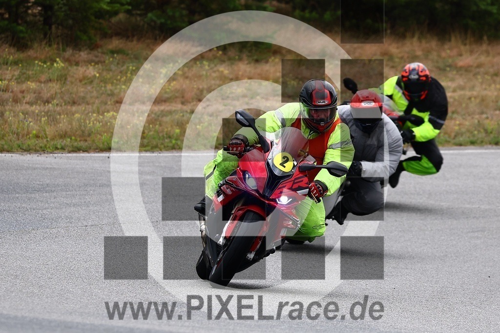 0022-20250713_00390 | Schöne Erinnerungen an spannende Momente - das festzuhalten ist unser Job. PIXELrace.de ist seit 2003 auf den Rennstrecken Europas unterwegs um die Action draußen beim Fahren und die wunderbare Stimmung imm Fahrerlager für euch einzufangen.