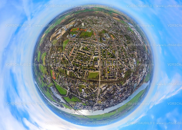 Emmerich240390149Mitte-Nord | Luftbild, Wohngebiet City Innenstadt Ortsmitte, Fußballstadion und Leichtathletikstadion Eugen-Reintjes-Stadion, Tennisplätze des Tennisclub Rotweiss Emmerich e.V., 's-Heerenberger Straße, Erdkugel, Fisheye Aufnahme, Fischaugen Aufnahme, 360 Grad Aufnahme, tiny world, little planet, fisheye Bild, Emmerich, Emmerich am Rhein, Nordrhein-Westfalen, Deutschland