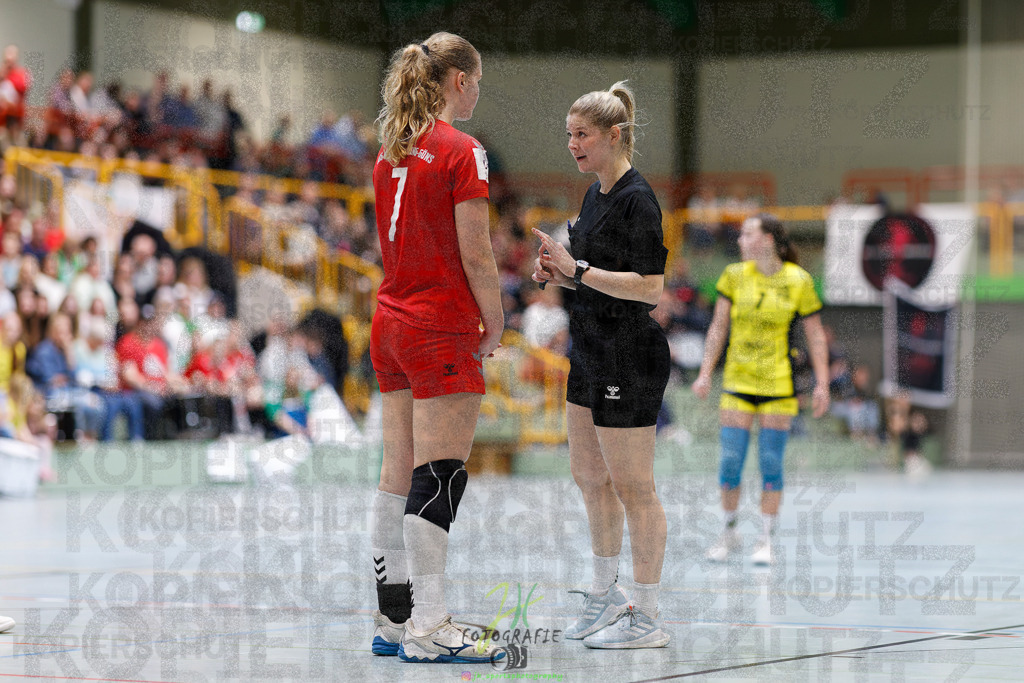 Hessenmeisterschaft wJC - Finale; HSG Kleenheim - HSG Weiterstadt/ Braunsh.Worf. | Hessenmeisterschaft wJC - Finale; HSG Kleenheim - HSG Weiterstadt/ Braunsh.Worf. am 22.03.2025 in Biedenkopf (Sporthalle Lahntalschule)Photo © 2025 - Jörg Heinrich - Realisiert mit Pictrs.com