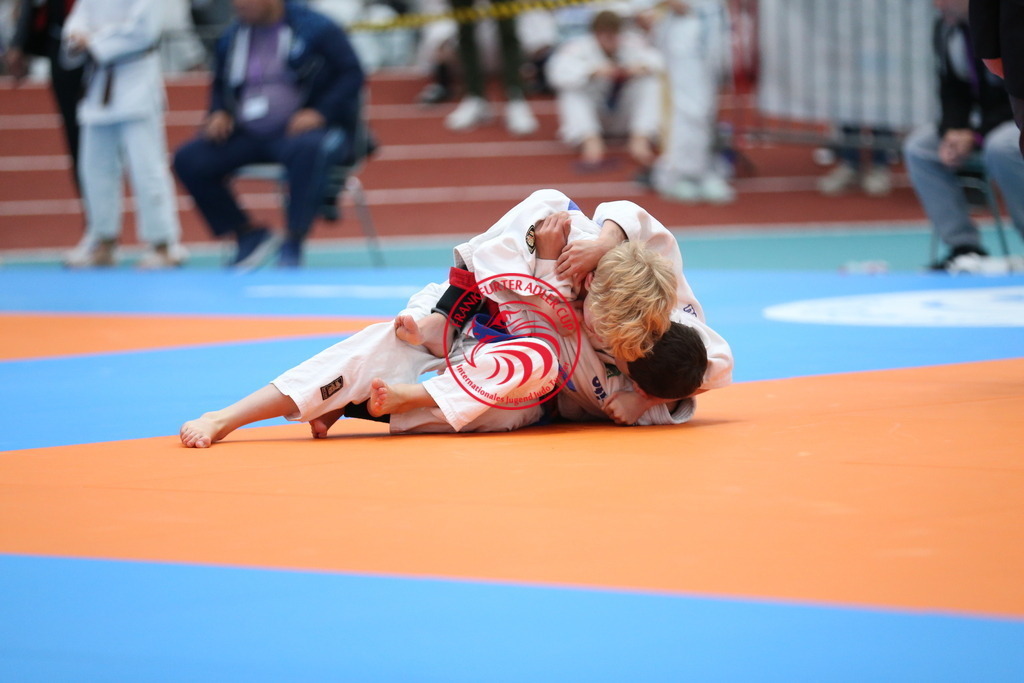 AT3Y0358 | Fotos vom Adler Cup - Pictures from Adler Cup

Hier findet Ihr alle Eindrücke und großen Momente der Adler Cup Wochenenden. Here you will find all impressions and great moments of the Adler Cup weekends. - Realisiert mit Pictrs.com