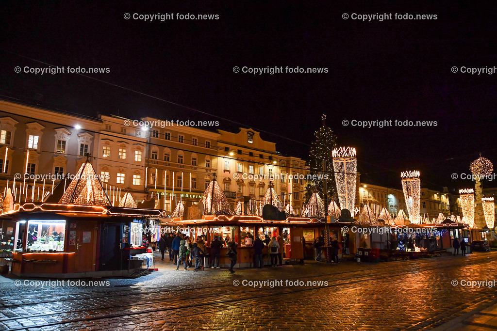 Christkindlmarkt_ Hauptplatz Linz_ 23.11.2022-15 | 23.11.2022, Linz, AUT, Christkindlmarkt, Hauptplatz Linz, Weihnachtsdekoration, im Bild Christkindlmarkt, Hauptplatz Linz, Huetten, Standln
