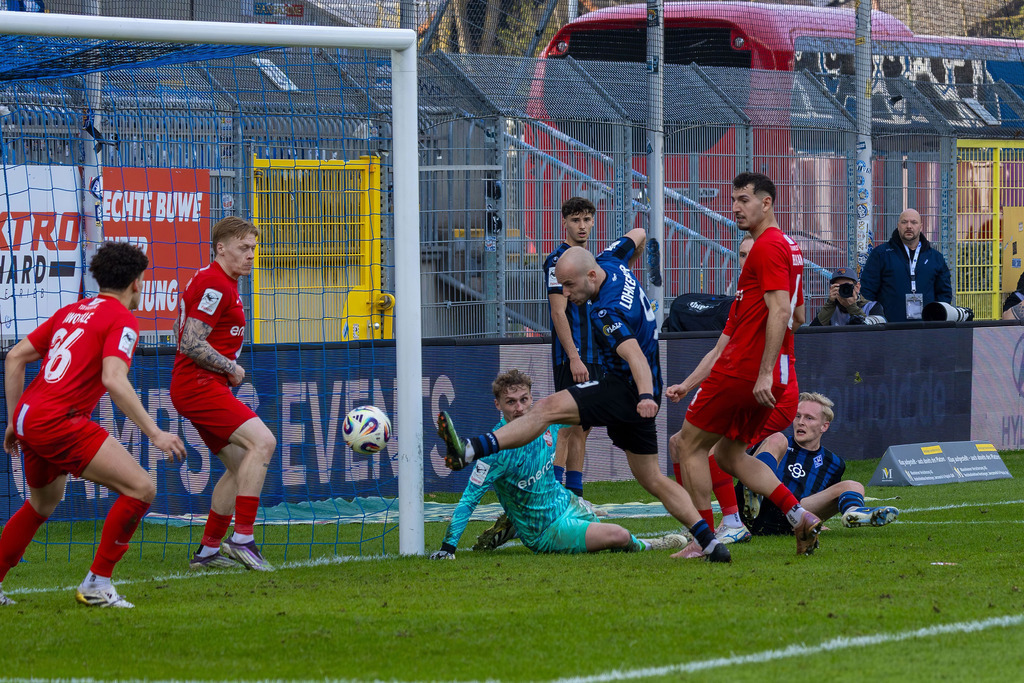 Fußball 3. Liga, Saison 2025/26, 28. Spieltag: Waldhof Mannheim gegen TSV Havelse | Fußball 3. Liga, Saison 2025/26, 28. Spieltag: Waldhof Mannheim gegen TSV Havelse***Felix Lohkemper (7, Mannheim) erzielt das 3:1 und damit einen lupenreinen Hattrick - Realisiert mit Pictrs.com