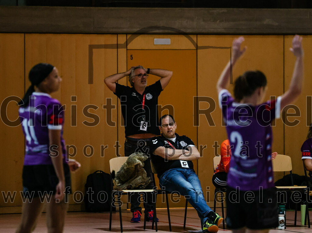 2023-12-09_073_SpVgg_Altenerding_gegen_HSG_Freising-Neufahrn | Erding, Deutschland, 09.12.2023:
Handball, Bezirksoberliga Frauen Altbayern 2023 / 2024, 9. Spieltag, SpVgg Altenerding gegen HSG Freising-Neufahrn, Endergebnis: 29:28

Trainer Andreas Mittermeier (SpVgg Altenerding)

Foto: Christian Riedel / fotografie-riedel.net