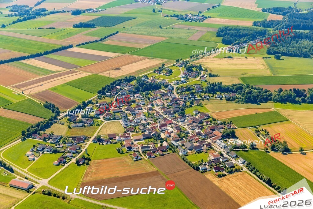 Schrägluftbild  Mendorf  Altmannstein - Das Luftbild wurde 2025 vom UL-Flugzeug heraus erstellt ( keine Drohne ) - Hochauflösende Luftaufnahme -Nicht vergleichbar mit Google Maps oder Satelittenbilder- Die Geschenkidee !Mit Lizenz und Bildrechte bestellbar