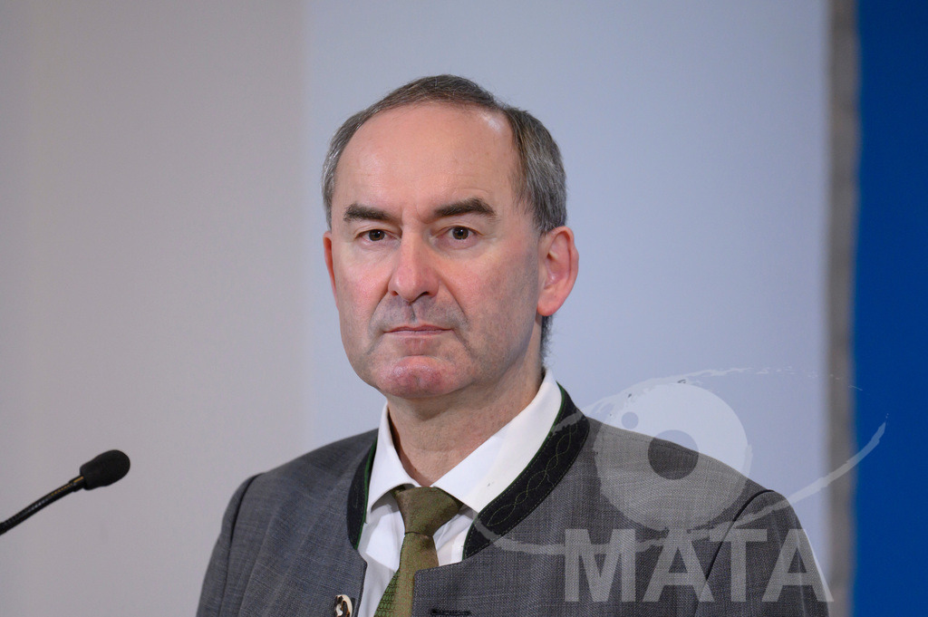 _DWI8053 | Bayerns Wirtschaftsminister Hubert Aiwanger (Freie Wähler) Pressekonferenz im Lokschuppen. Rosenheim, 02.12.2025 Bayern Deutschland - Realisiert mit Pictrs.com