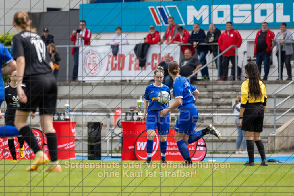 20250529_142930_1097 | #,  SGM Wendlingen-Ötlingen II (blau) vs. 1.FC Donzdorf II (schwarz), Fussball, Frauen-Bezirkspokal Finale Saison 2024/2025, Rasenplatz VfL Stadion Kirchheim, Jesinger Straße 105, 73230 Kirchheim, 29.05.2025 - 13:00 Uhr,Foto: PhotoPeet-Sportfotografie/Peter Harich