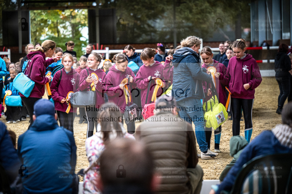DOS_0414 | Entdecke hochwertige Reitturnierfotos von Foto Oger. Professionell, emotional und authentisch – jetzt Lieblingsmomente im Shop bestellen. - Realisiert mit Pictrs.com