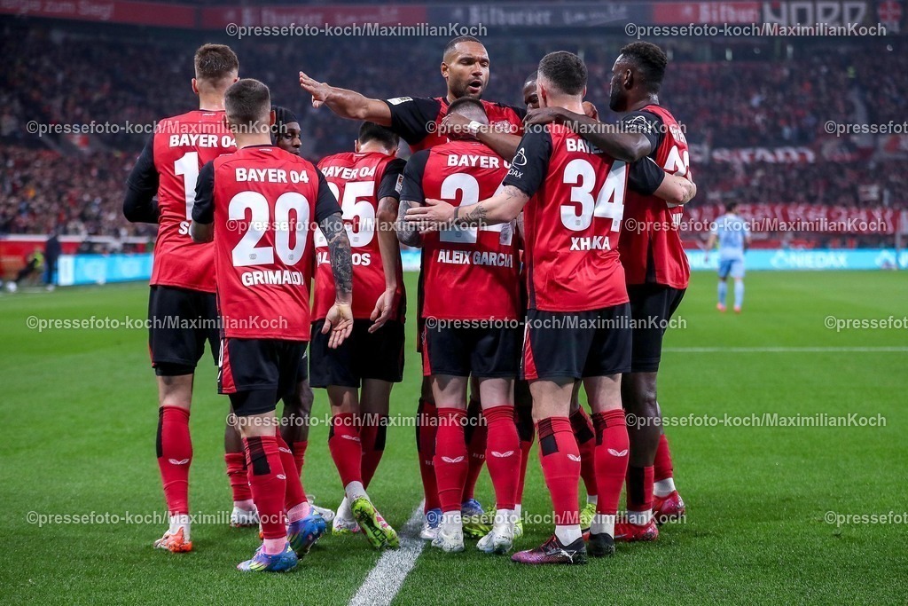 B0428032501032 | 28.03.2025, Fußball, Bayer 04 Leverkusen - VfL Bochum, 1. Fußball Bundesliga, 27. Spieltag, BayArena, Saison 2024 2025: Torjubel nach de ,Tor zum 1:0 durch Torschütze Aleix Garcia (Bayer04 Leverkusen #24) DFB regulations prohibit any use of photographs as image sequences and or quasi-video.