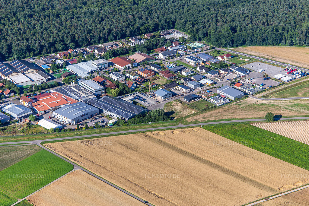 Luftbild: Gewerbegebiet Im Gereut in Hatzenbühl im Bundesland Rheinland-Pfalz in Deutschland. Foto: IMG_142546.jpg vom 09.07.2024 durch Werner Riehm/FLY-FOTO.de