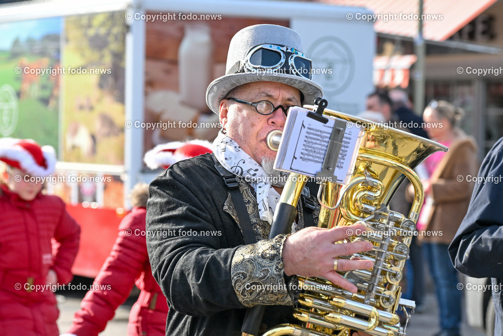 Suedbahnhofmarkt Linz_ Faschingsumzug 2024_ 10.02.2024-3 | 10.02.2024, Linz, AUT, Suedbahnhofmarkt, Faschingsumzug 2024, im Bild Ebelsberger Faschingsgilde, Umzug, Musik, Masken, maskiert, Krapfen, Verkleidungen, Prinzenpaar