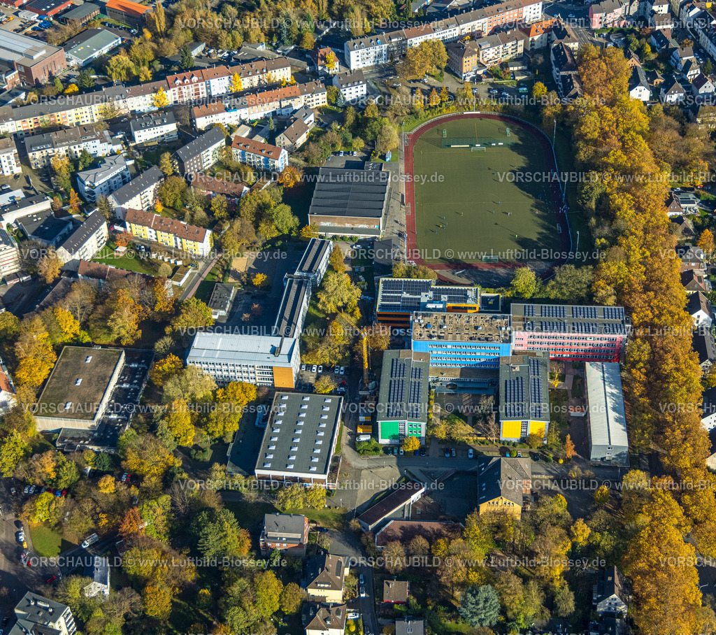 Witten231100995-2 | Luftbild, Schulzentrum Husemannstraße in farbigen Hausfassaden mit Berufskolleg, Otto-Schott-Realschule und Grundschule Bachschule, Husemann Sportplatz mit Sporthalle und Fußballplatz des DJK TUS Ruhrtal Witten und Leichtathletikstadion, Witten, Ruhrgebiet, Nordrhein-Westfalen, Deutschland