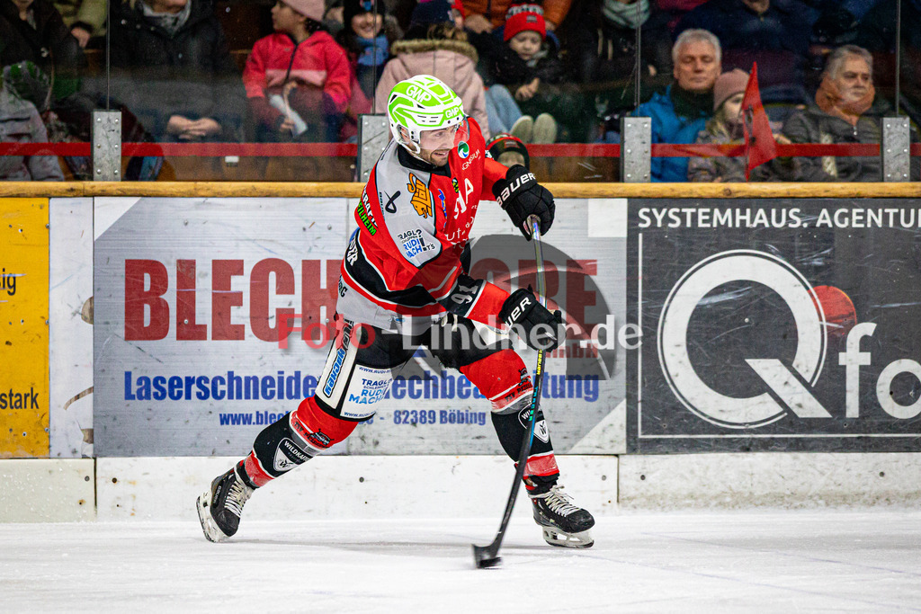 TSV Peißenberg MINERS gegen EHC Waldkraiburg DIE LÖWEN | Eishockey Bayernliga Herren Vorrunde 2024/25, TSV Peißenberg MINERS gegen EHC Waldkraiburg DIE LÖWEN, 20250124,Dominik EBENTHEUER (MINERS 91) in Aktion, Schuss, Freisteller,2025-01-24 in Peißenberg (Eisstadion Peißenberg)Dominik EBENTHEUER (MINERS 91)Copyright: WolfgangxLindner foto-lindner.de