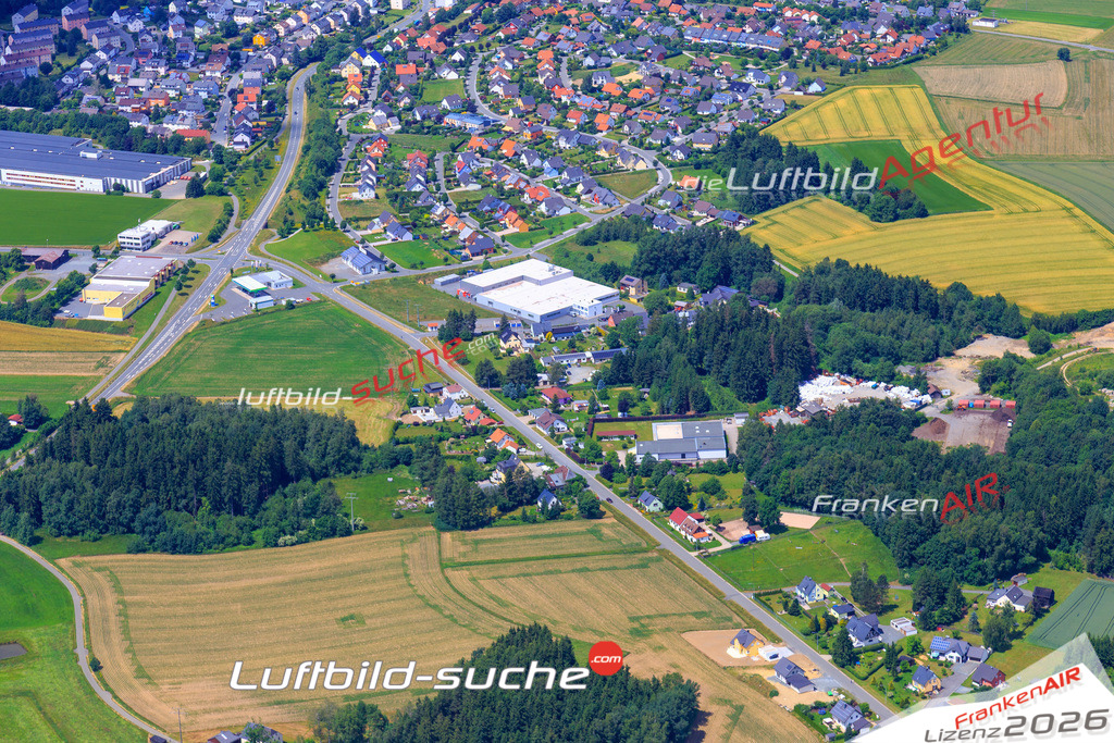 Die Luftaufnahme der Stadt Helmbrechts wurde vom UL-Flugzeug heraus erstellt ( keine Drohne )- hohe Auflösung für beste Qualität