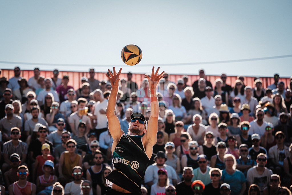 Beachvolleyball | Männer | Allianz German Beach Tour 2025 | Tourstop Düsseldorf | 11.05.2025 | Paul Henning beim Zuspiel