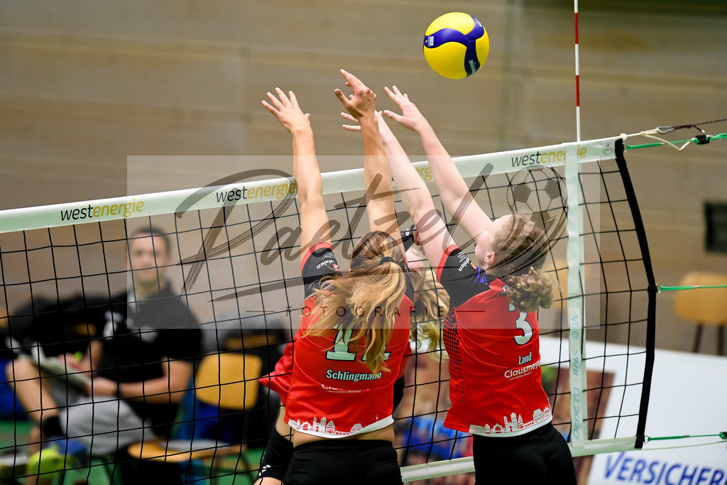 VCOBWA20211106_151 | Volleyball, Frauen:   bei dem Spiel der 3. Liga West zwischen VC Osnabrueck und SV BW Aasee in der Schlosswallhalle am 06.11.2021 in Osnabrueck, Deutschland. - Realisiert mit Pictrs.com