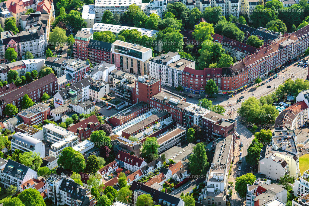 Hamburg_Winterhude_ELS_8486180522 | HAMBURG 18.05.2022 Stadtteilansicht von Winterhude Winterhuder Marktplatz in der Hansestadt Hamburg. // View of the Winterhude part on the Eastern riverbank of the Aussenalster in the Hanseatic city on place Winterhuder Marktplatz of Hamburg in Germany. Foto: Martin Elsen