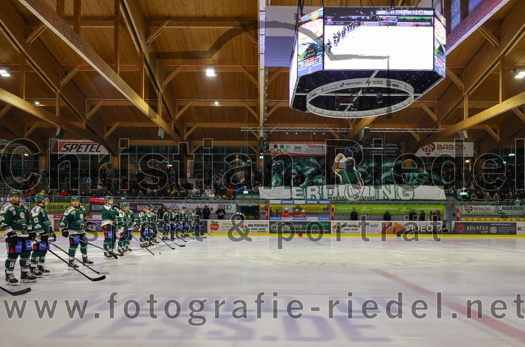 2025-11-16_022_TSV_Erding_gegen_Selber_Woelfe | Erding, Deutschland, 16.11.2025:Eishockey, Oberliga Süd 2025 / 2026, 17. Spieltag, TSV Erding gegen Selber Wölfe, Endergebnis: 3:1Foto: Christian Riedel / fotografie-riedel.net