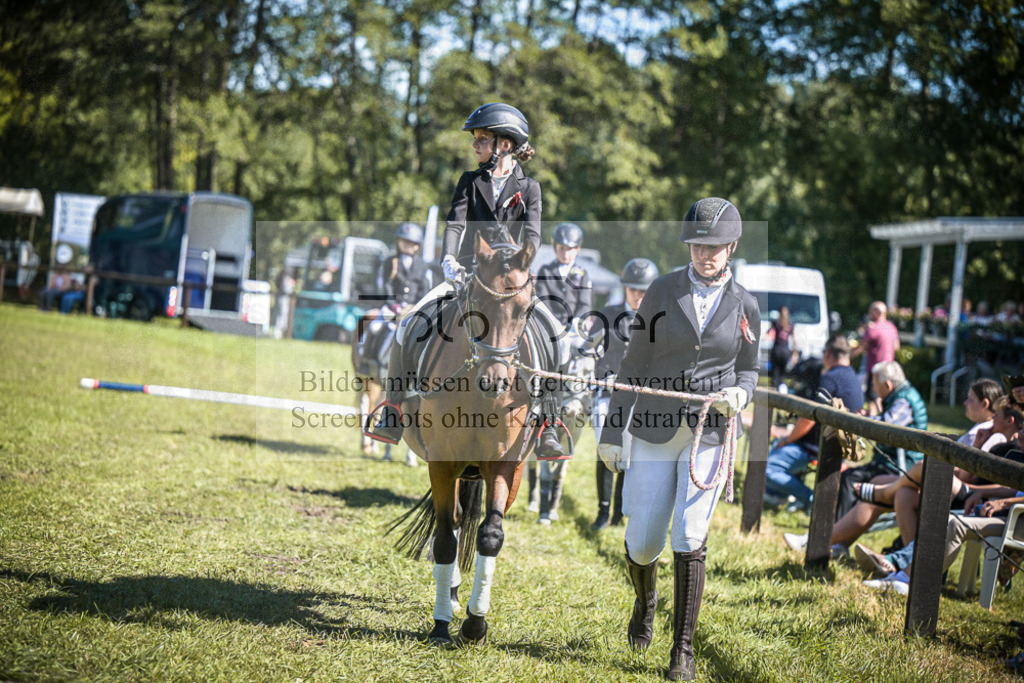 DOS_0043 | Entdecke hochwertige Reitturnierfotos von Foto Oger. Professionell, emotional und authentisch – jetzt Lieblingsmomente im Shop bestellen.Deutschlandweite Turnierfotografie. - Realisiert mit Pictrs.com