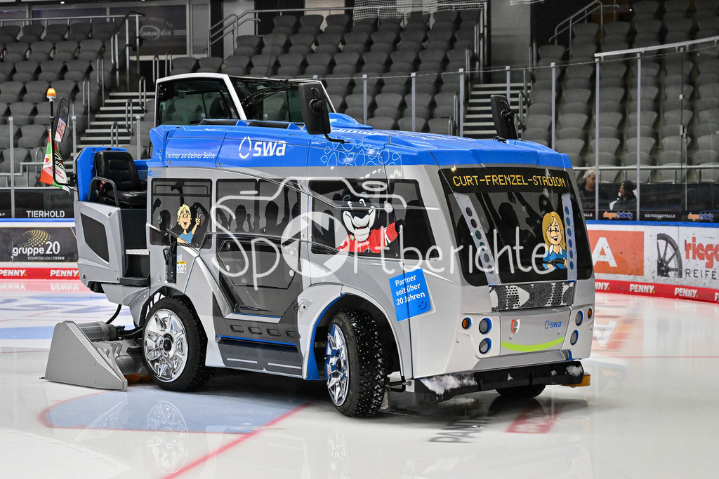 Augsburger Panther - Iserlohn Roosters | Eismaschine der Augsburger Panther / Symbolbild / Zamboni / DEL: Augsburger Panther - Iserlohn Roosters, Curt Frenzel Stadion am 17.11.2024