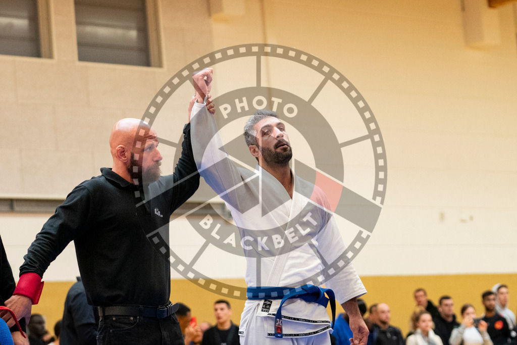 20231118PBB10696 | Fighters compete during the AJP Tour 600 Frankfurt Championship in Frankfurt/Main, Germany, on November 18, 2023.